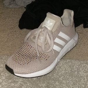Adidas originals swift run women's size 6
